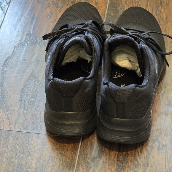 Skechers Black Arch Fit Sneakers - Picture 5 of 9